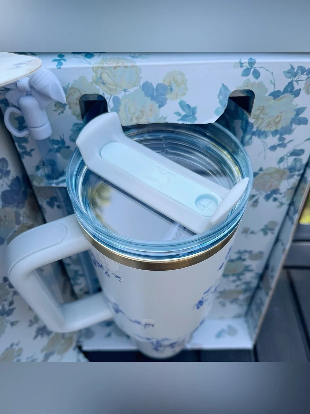 Stanley Blue Floral 40oz Cup - Picture 6 of 8
